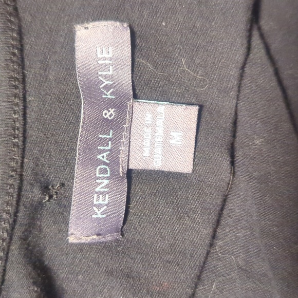 ✨50% OFF✨ Kendall and Kylie geometric print crop top - Picture 4 of 7